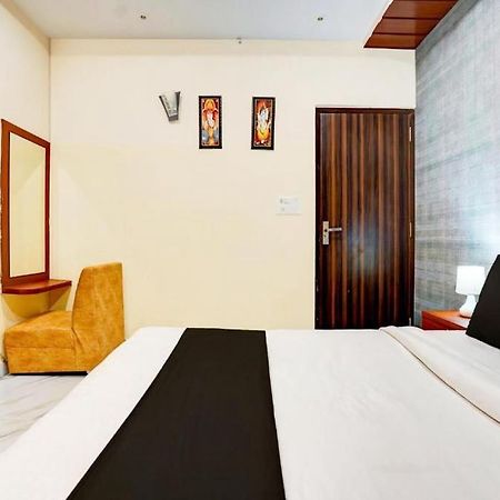 Hotel S V Grand Bénarès Extérieur photo