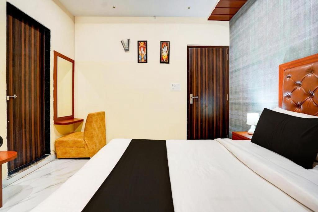 Hotel S V Grand Bénarès Extérieur photo